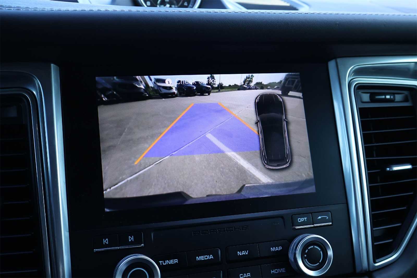 Thumbnail: 2017 Porsche Macan - 27