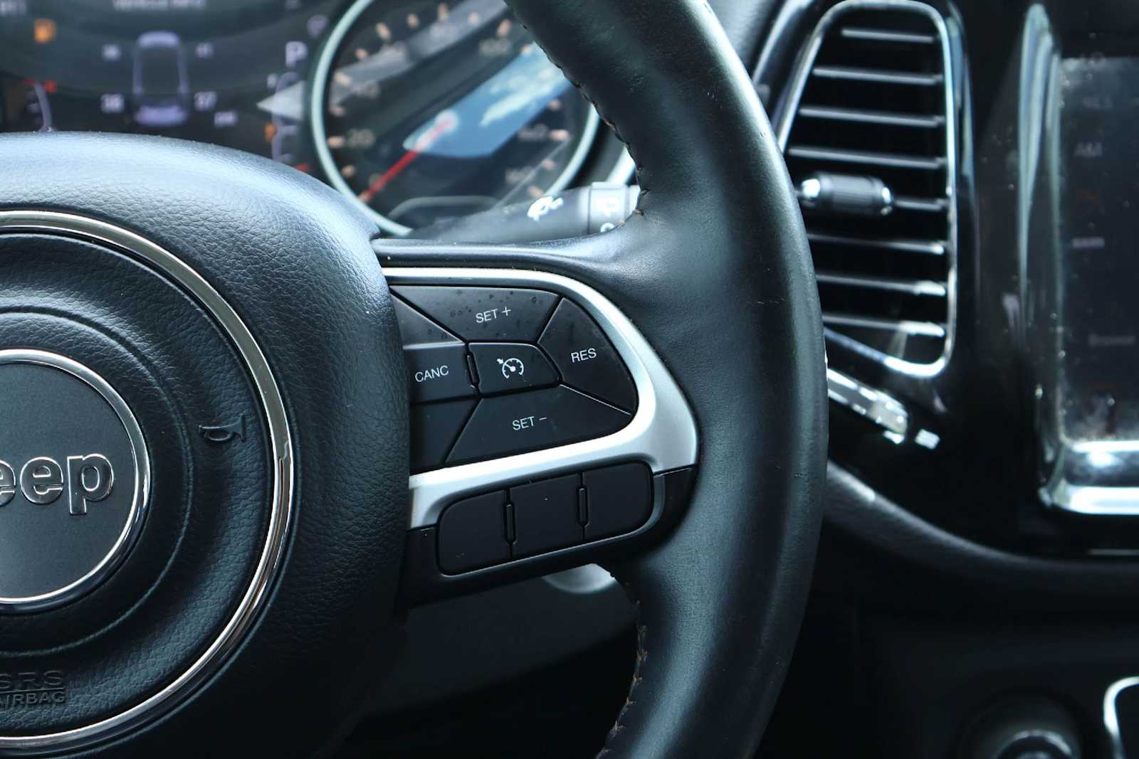 Thumbnail: 2018 Jeep Compass - 23