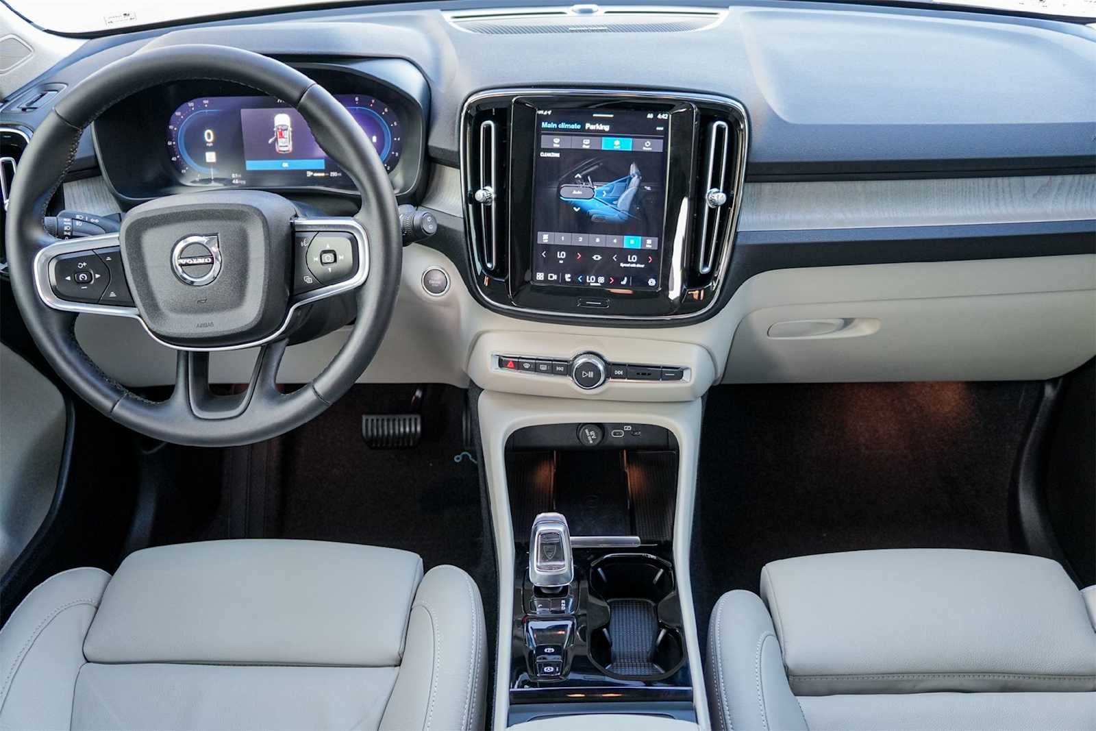 Thumbnail: 2024 Volvo XC40 - 9