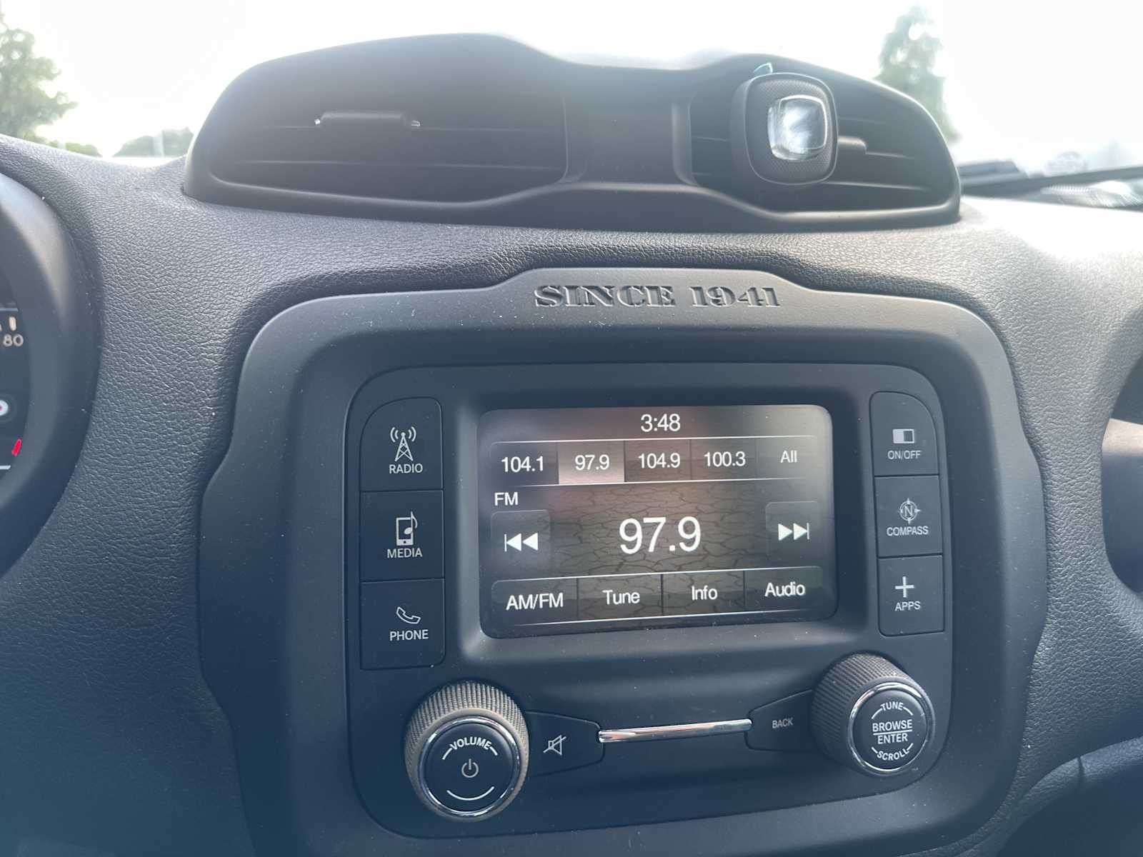 Thumbnail: 2016 Jeep Renegade - 11
