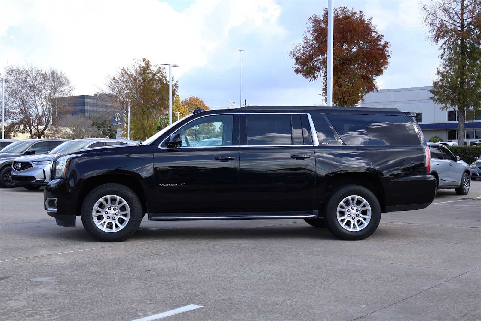 Thumbnail: 2019 GMC Yukon XL - 3