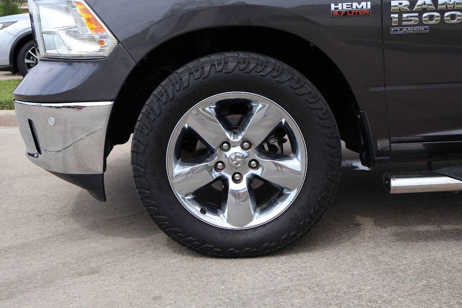 Thumbnail: 2019 RAM 1500 Classic - 8