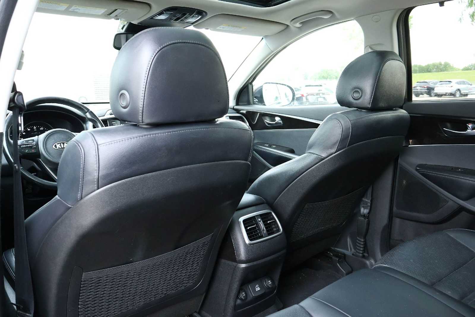 Thumbnail: 2018 Kia Sorento - 12