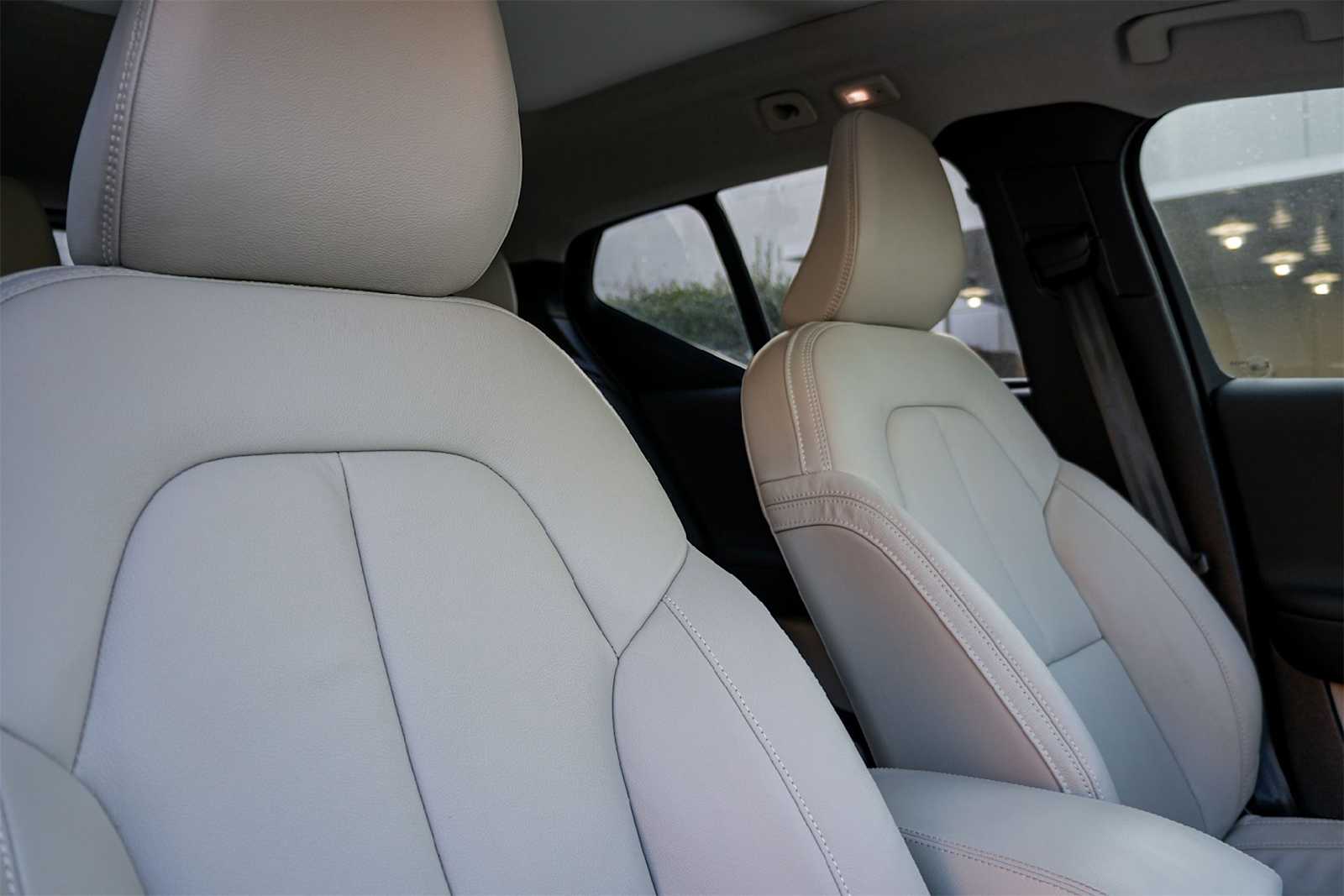 Thumbnail: 2024 Volvo XC40 - 13