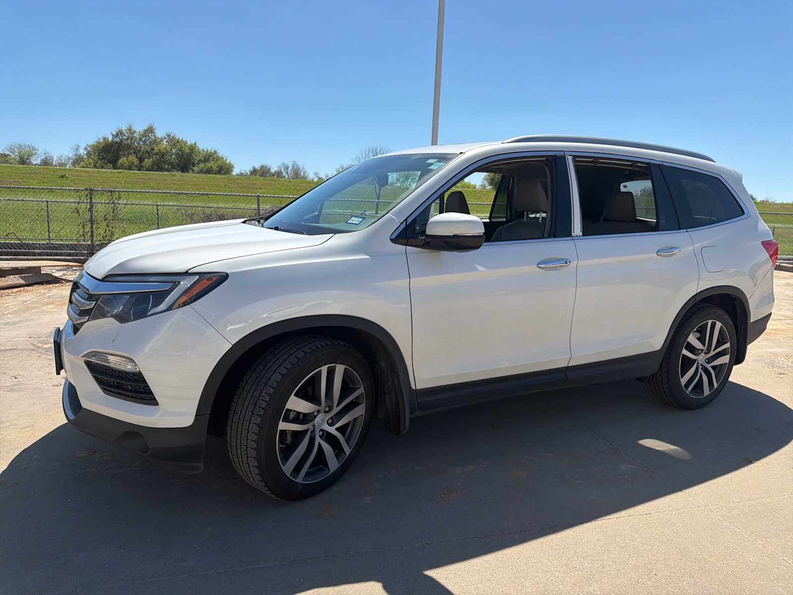 Thumbnail: 2016 Honda Pilot - 8