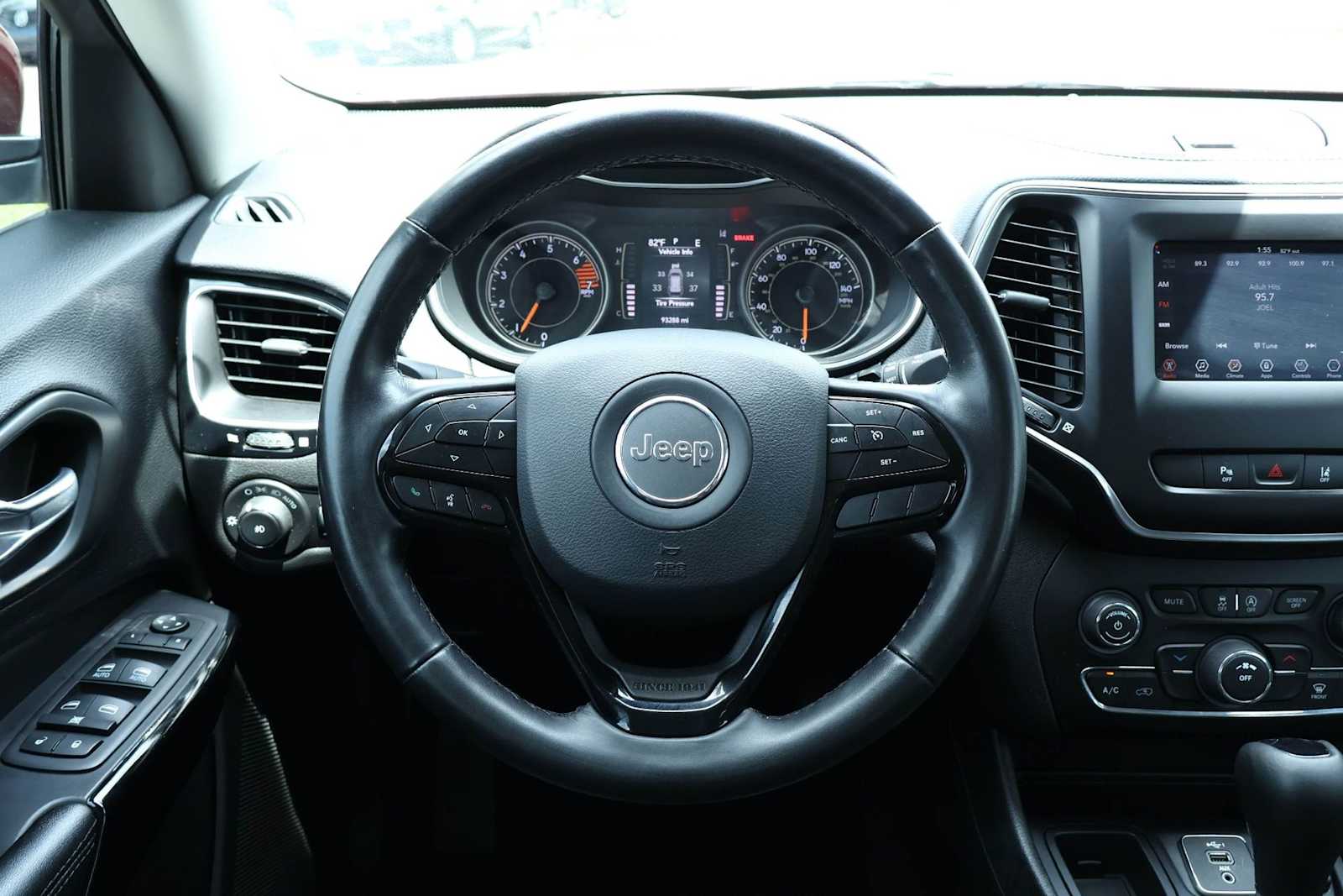 Thumbnail: 2021 Jeep Cherokee - 15