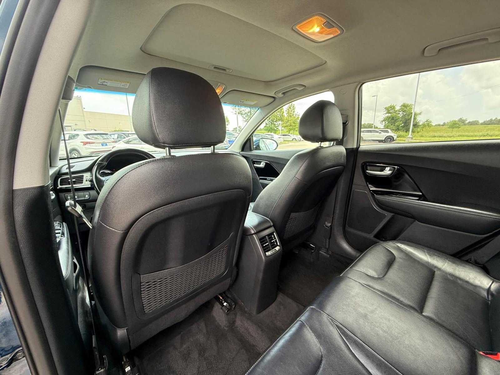 2017 Kia Niro Touring 12