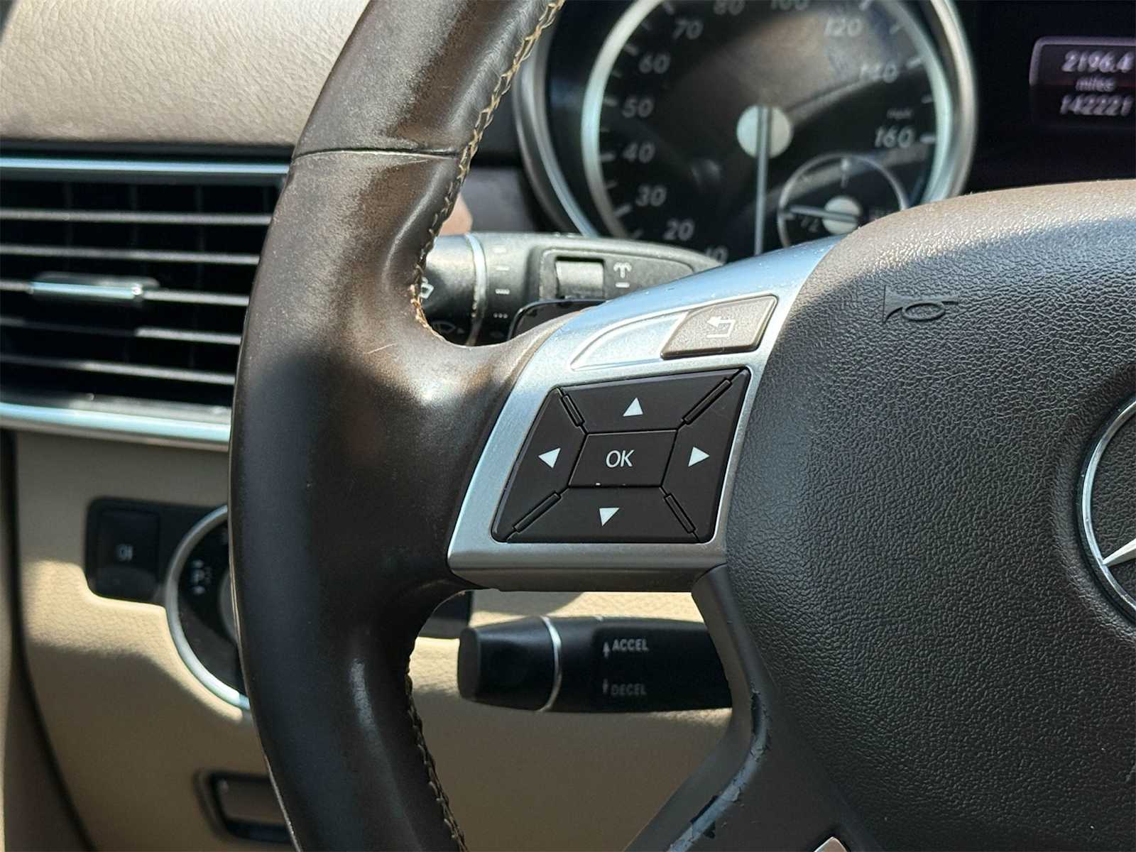 Thumbnail: 2015 Mercedes-Benz M-Class - 22
