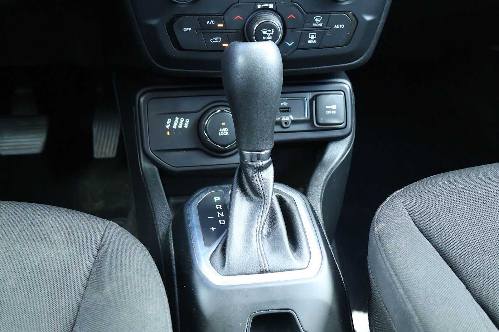 Thumbnail: 2018 Jeep Renegade - 17