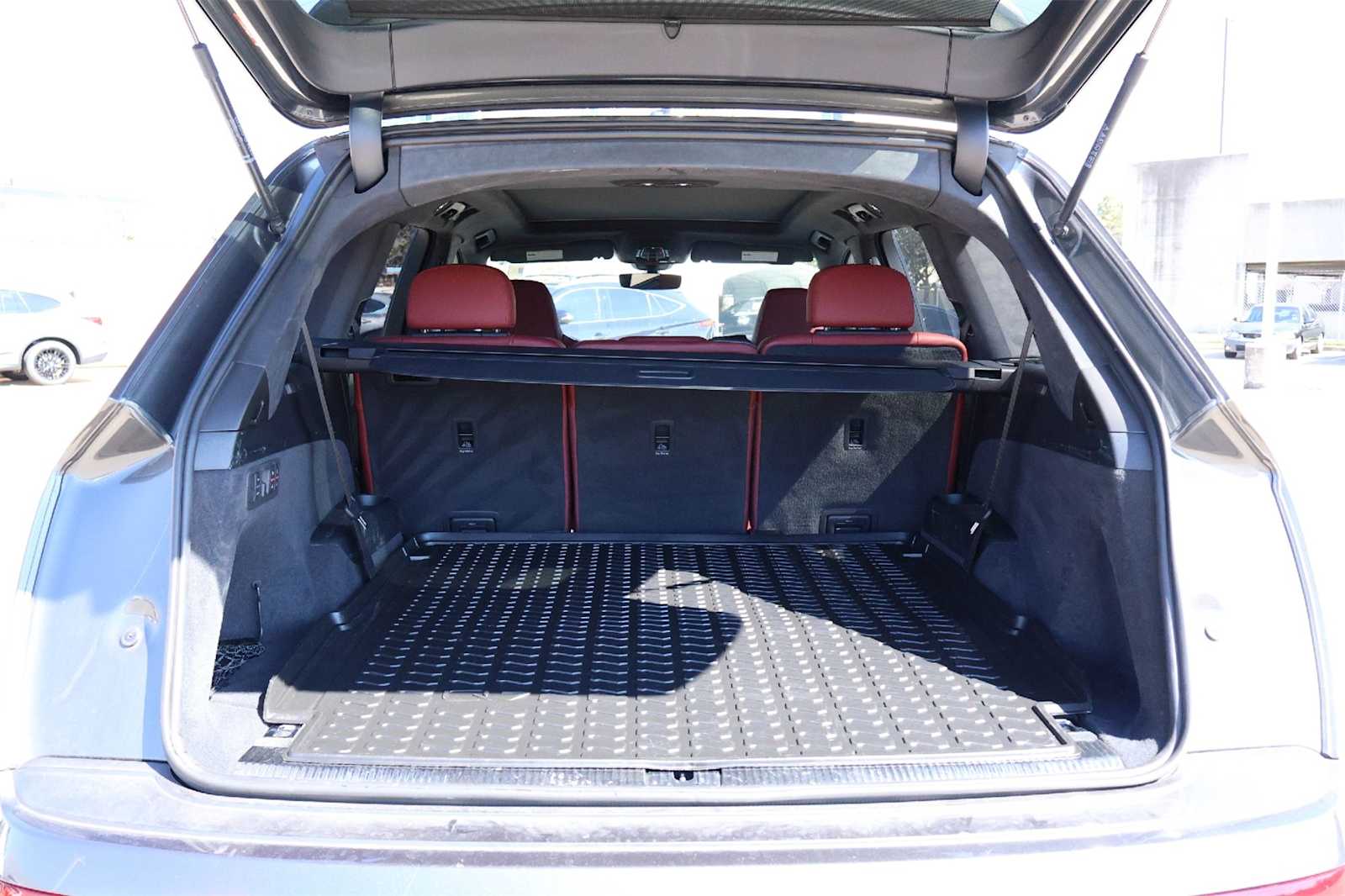 Thumbnail: 2024 Audi SQ7 - 19