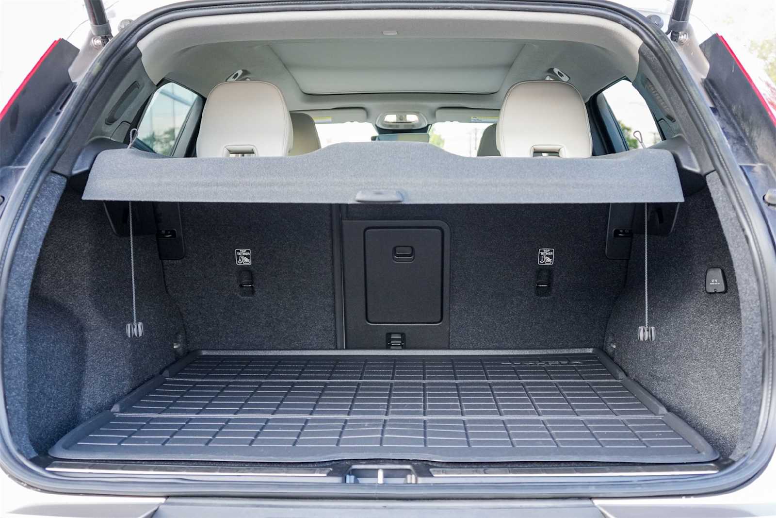 Thumbnail: 2024 Volvo XC40 - 18