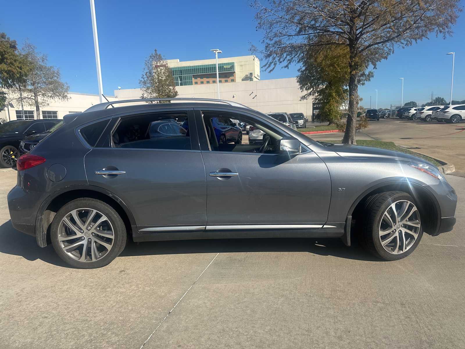 Thumbnail: 2017 INFINITI QX50 - 4