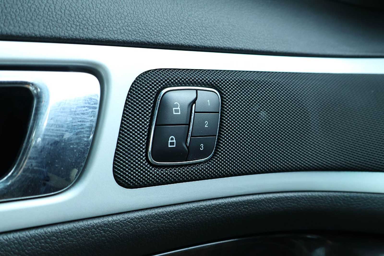 Thumbnail: 2015 Ford Explorer - 25