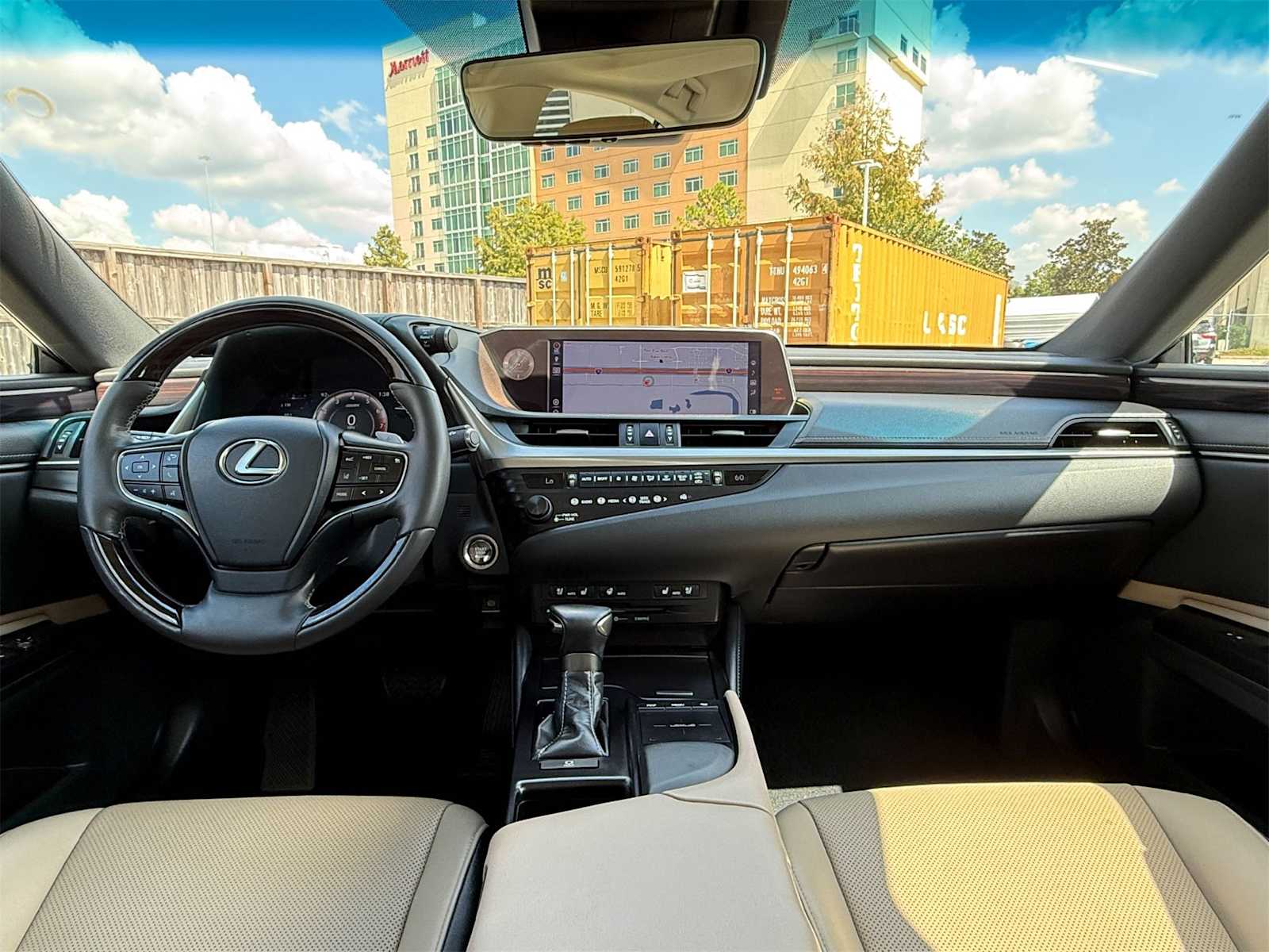 Thumbnail: 2019 Lexus ES - 10