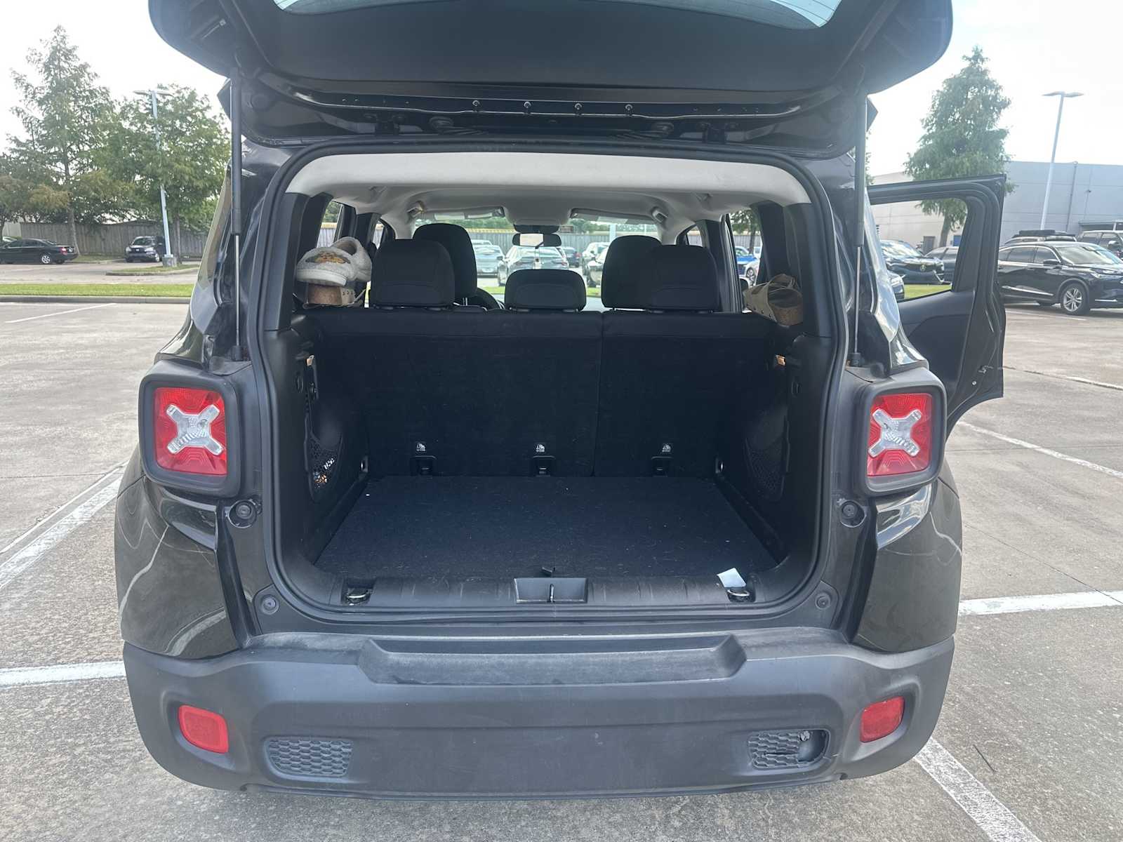 Thumbnail: 2016 Jeep Renegade - 9