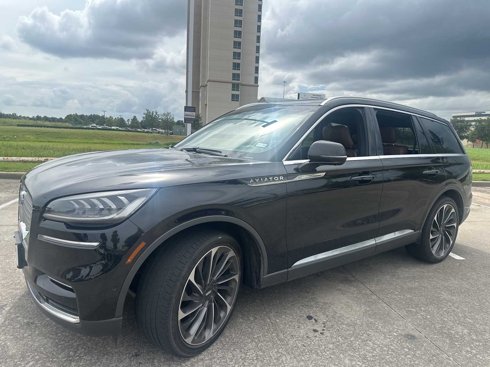 Thumbnail: 2023 Lincoln Aviator - 1