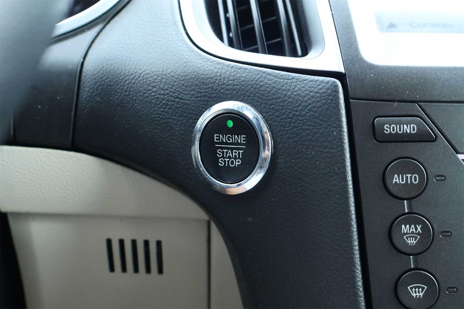 Thumbnail: 2017 Ford Edge - 25