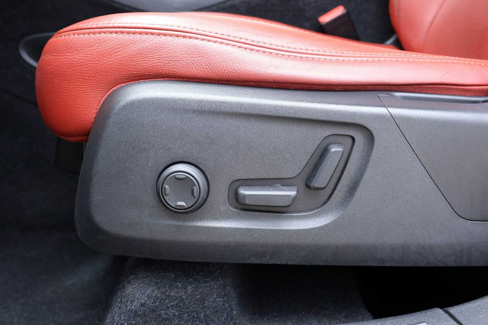 Thumbnail: 2019 Volvo XC40 - 23