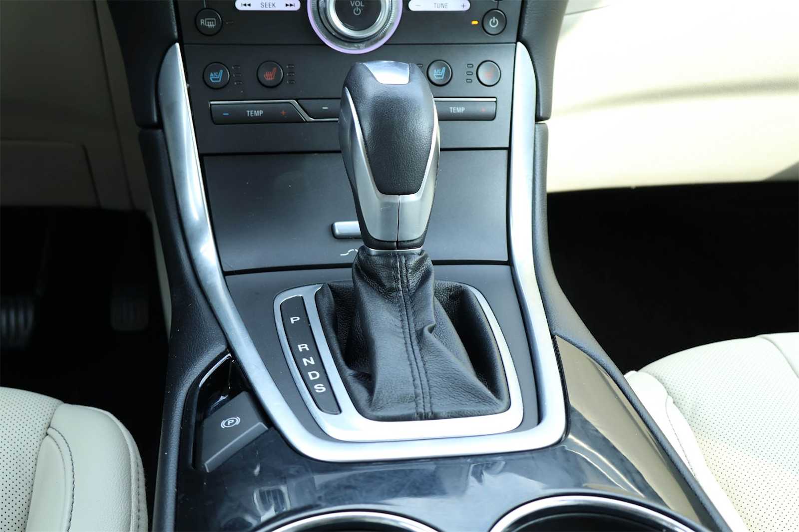 Thumbnail: 2017 Ford Edge - 17