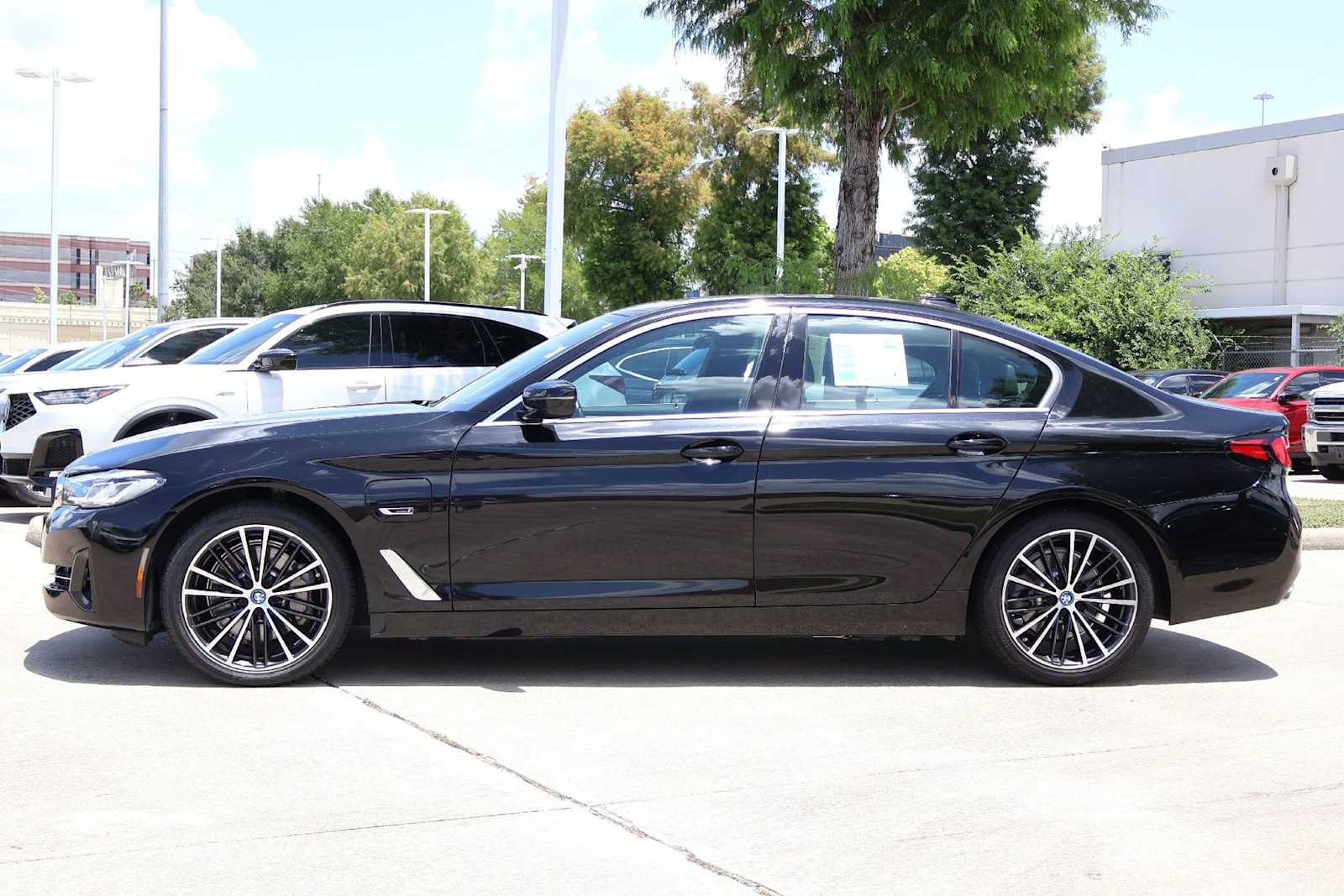 Thumbnail: 2023 BMW 5 Series - 2