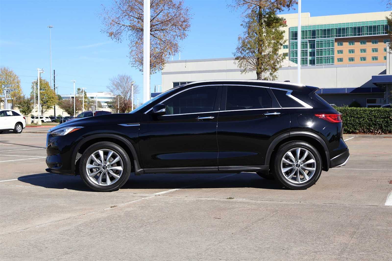 Thumbnail: 2021 INFINITI QX50 - 3