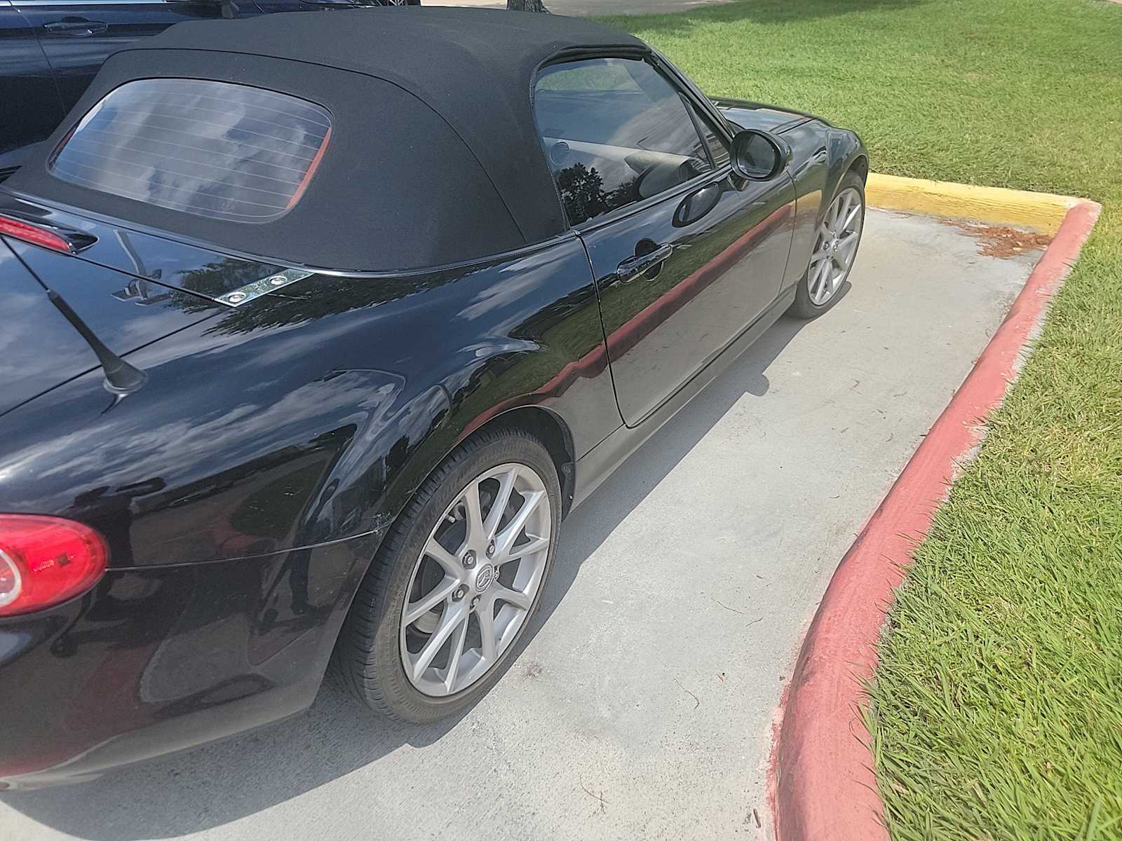 Thumbnail: 2010 Mazda MX-5 Miata - 4