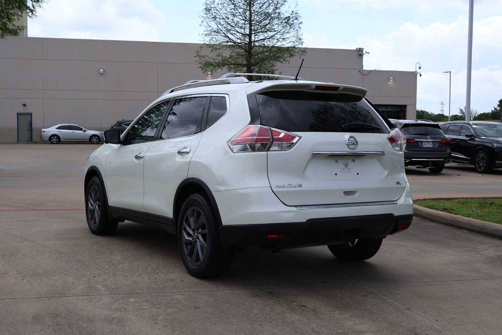 Thumbnail: 2016 Nissan Rogue - 4