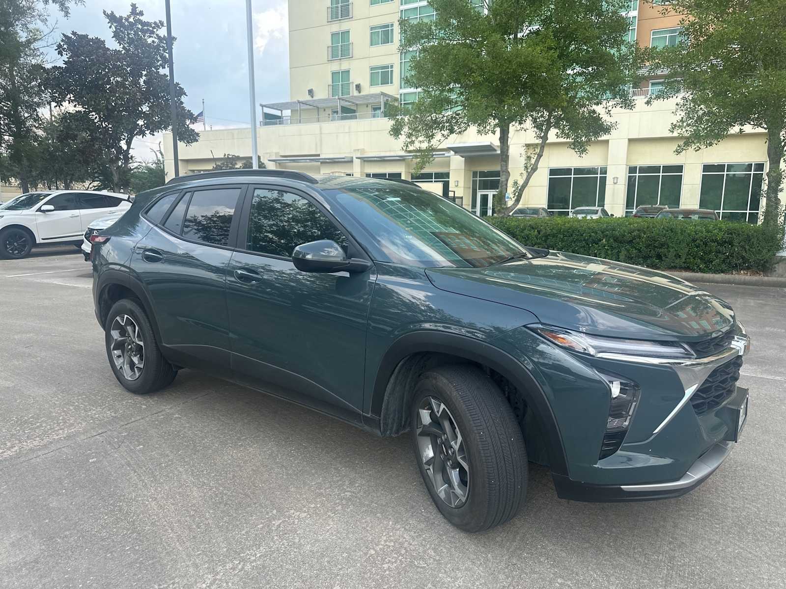 Thumbnail: 2025 Chevrolet Trax - 3