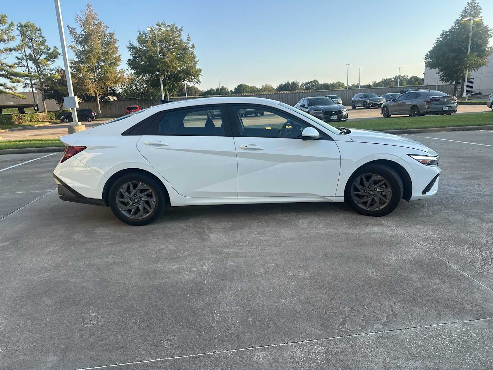 Thumbnail: 2024 Hyundai Elantra - 4