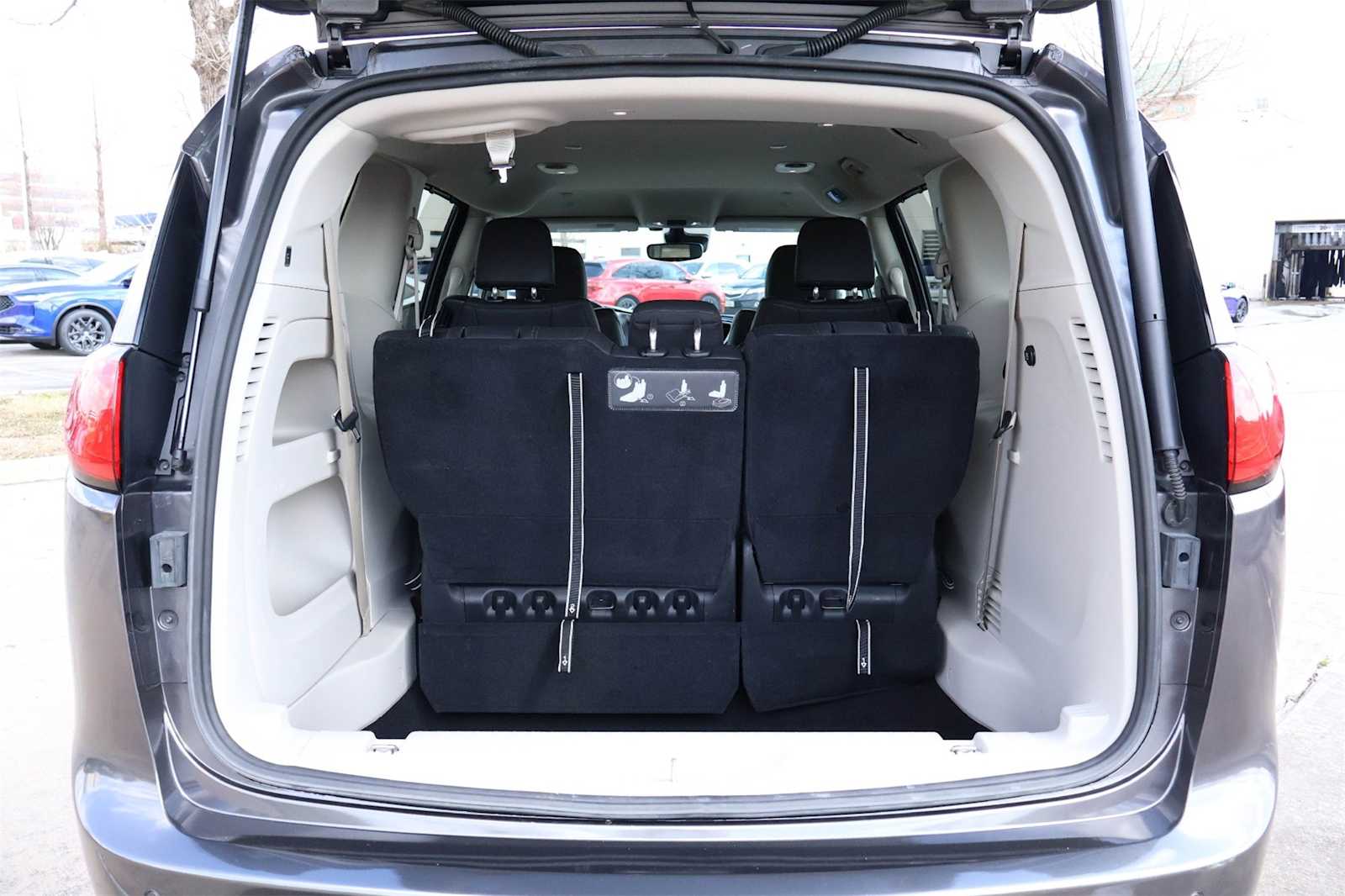 Thumbnail: 2020 Chrysler Pacifica - 19