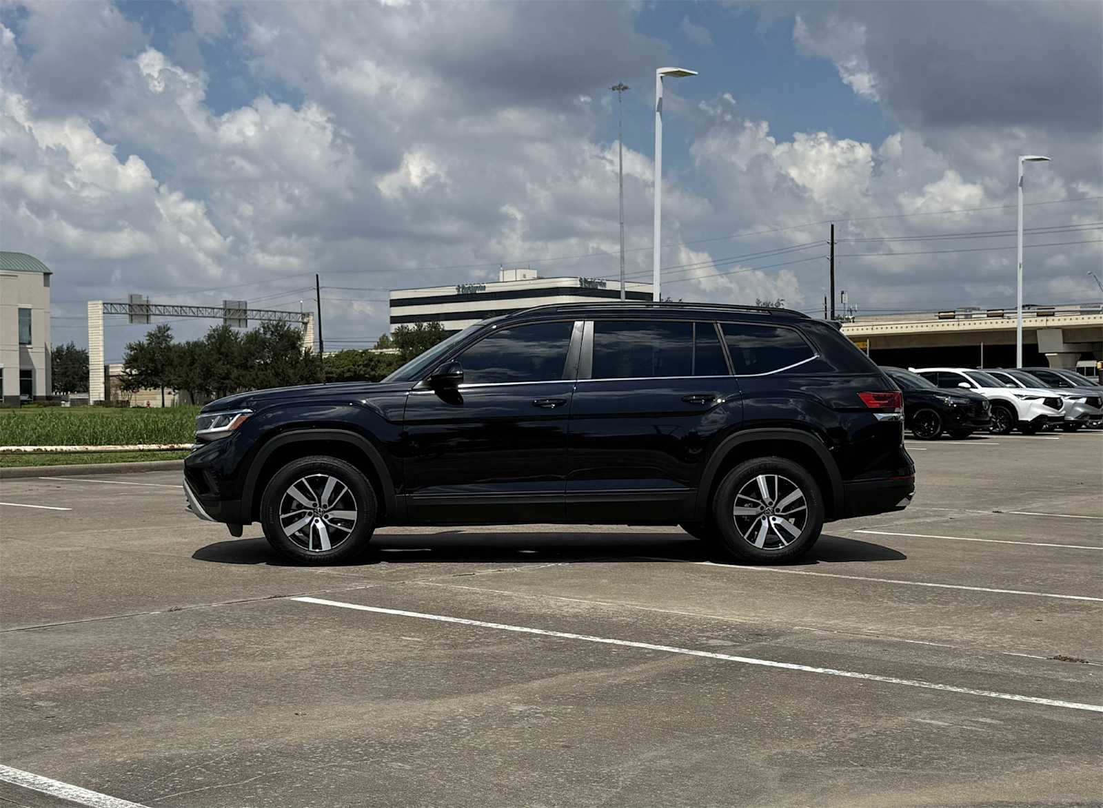 Thumbnail: 2023 Volkswagen Atlas - 3