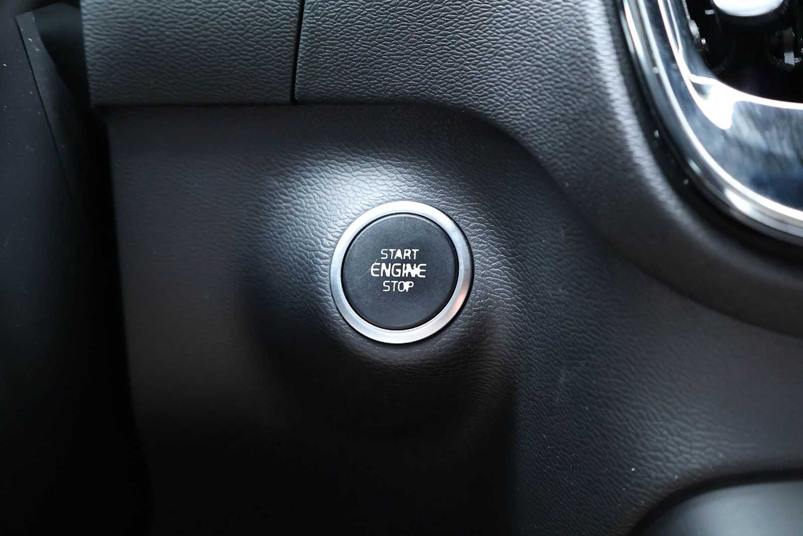 Thumbnail: 2019 Volvo XC40 - 25