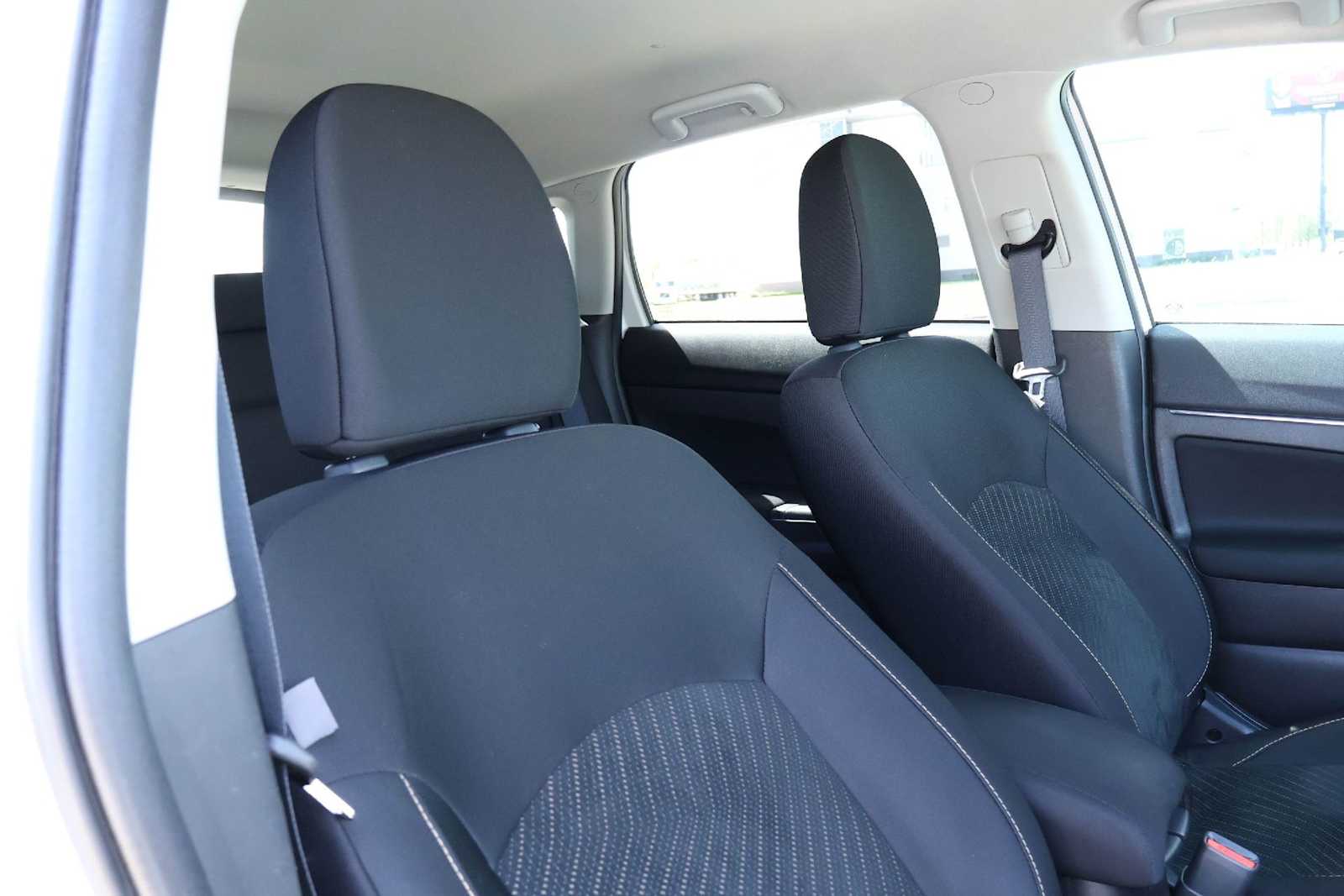 Thumbnail: 2015 Mitsubishi Outlander Sport - 14