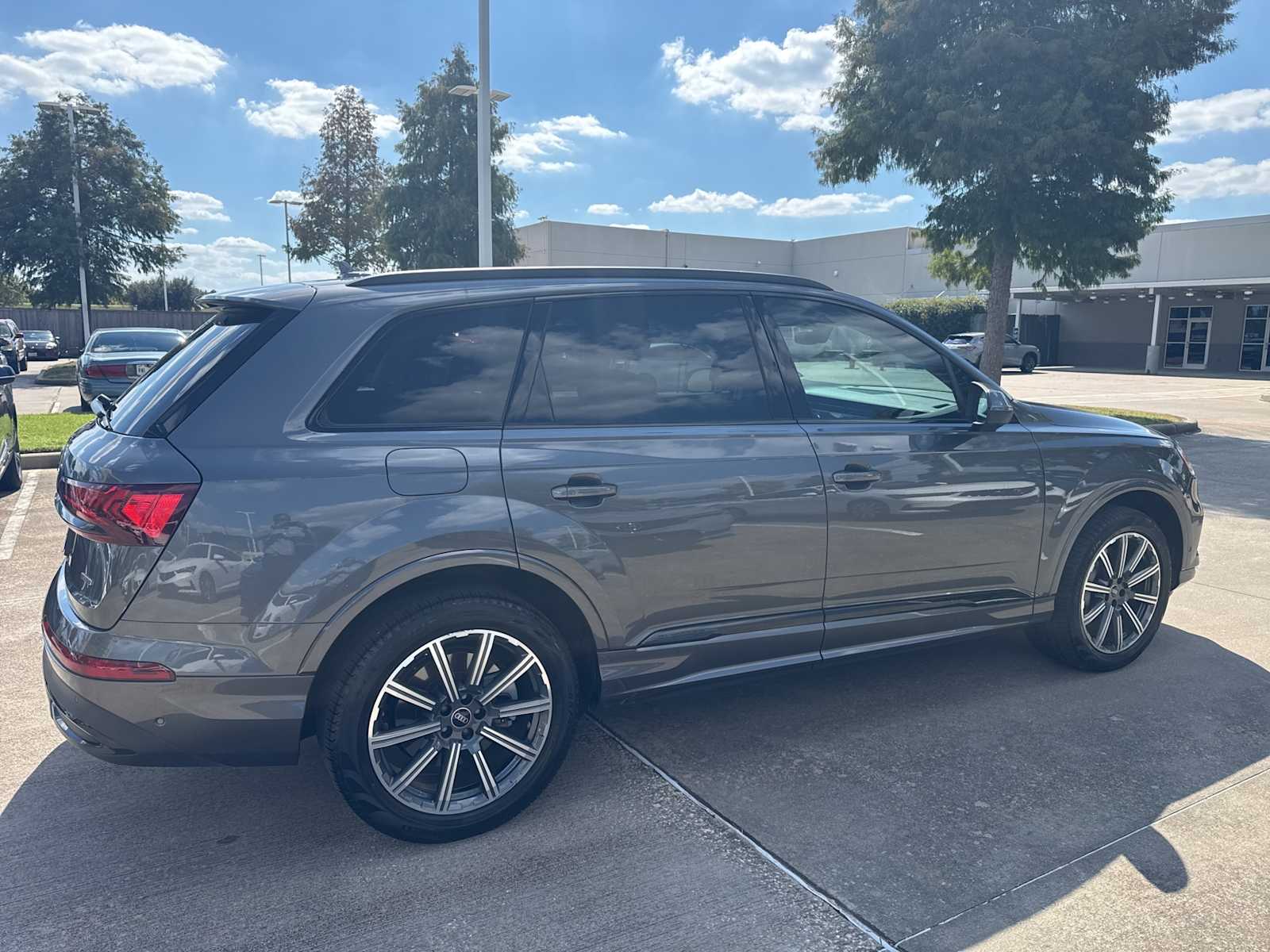Thumbnail: 2022 Audi Q7 - 4