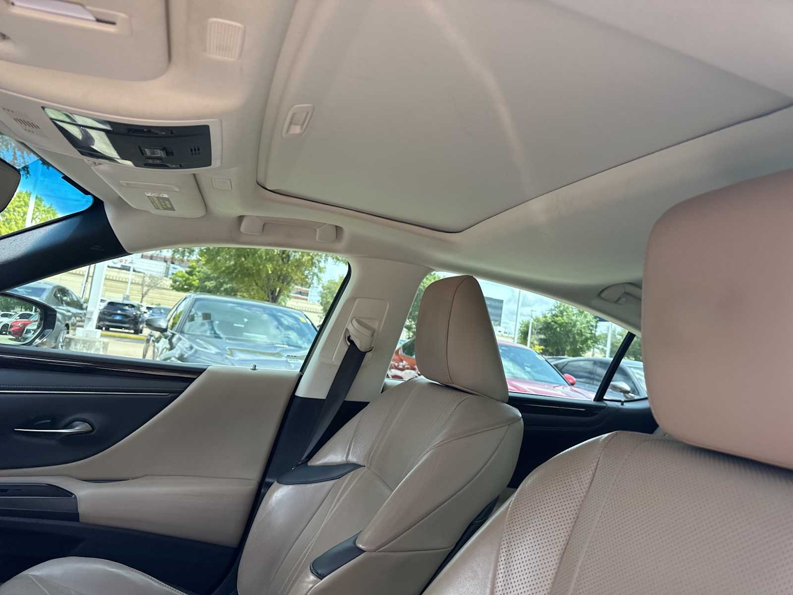 Thumbnail: 2019 Lexus ES - 9