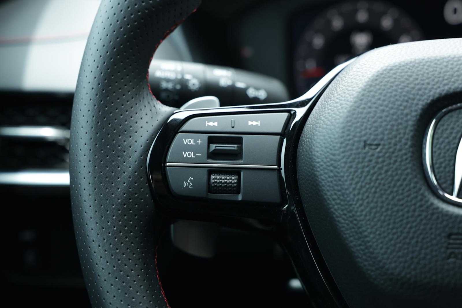 Thumbnail: 2025 Acura ADX - 16