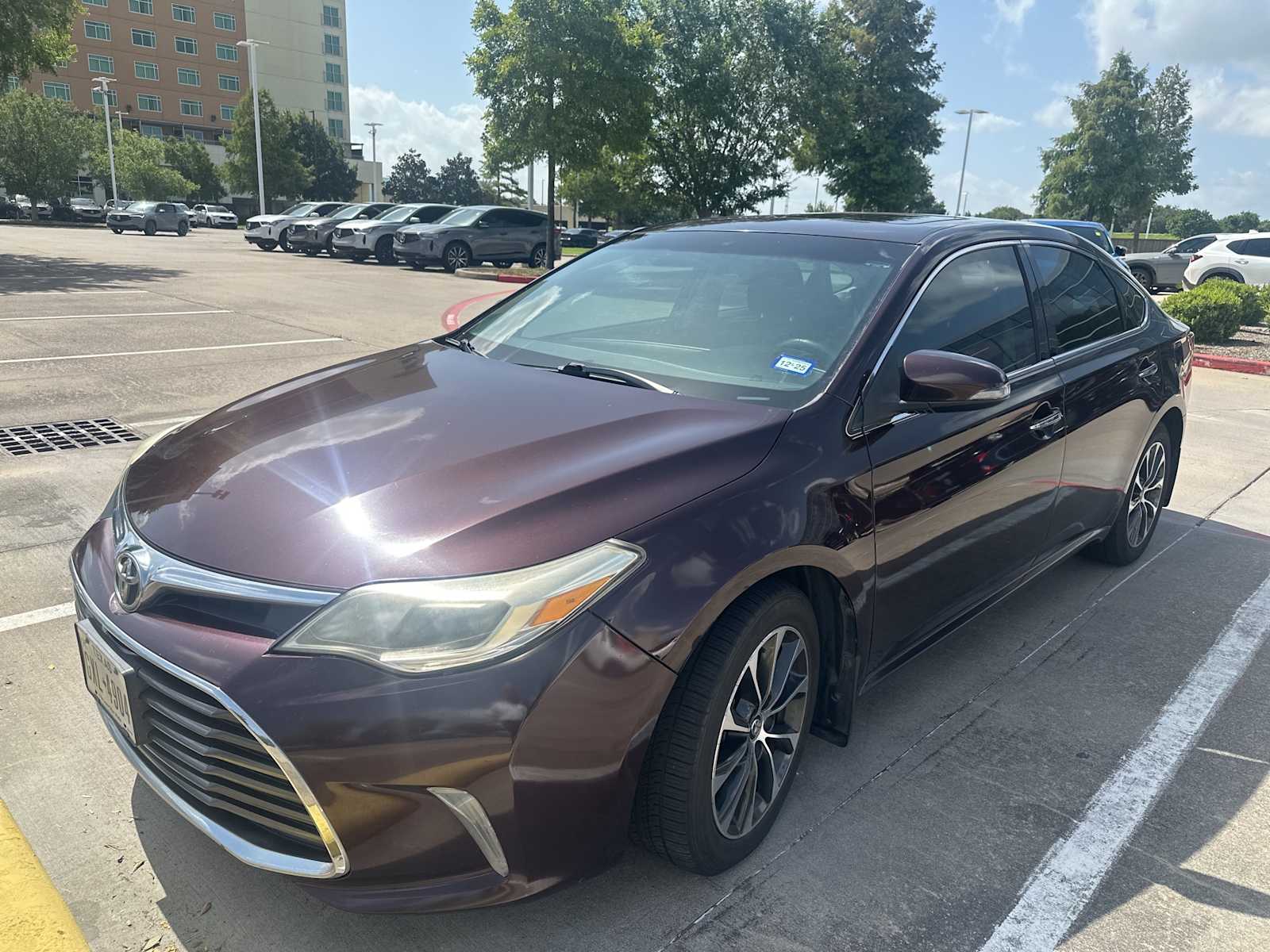 Thumbnail: 2016 Toyota Avalon - 1