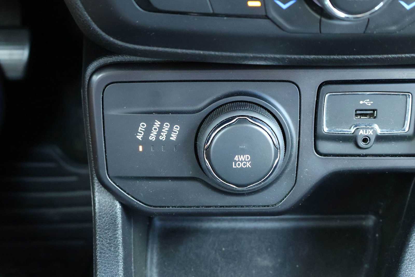 Thumbnail: 2018 Jeep Renegade - 26