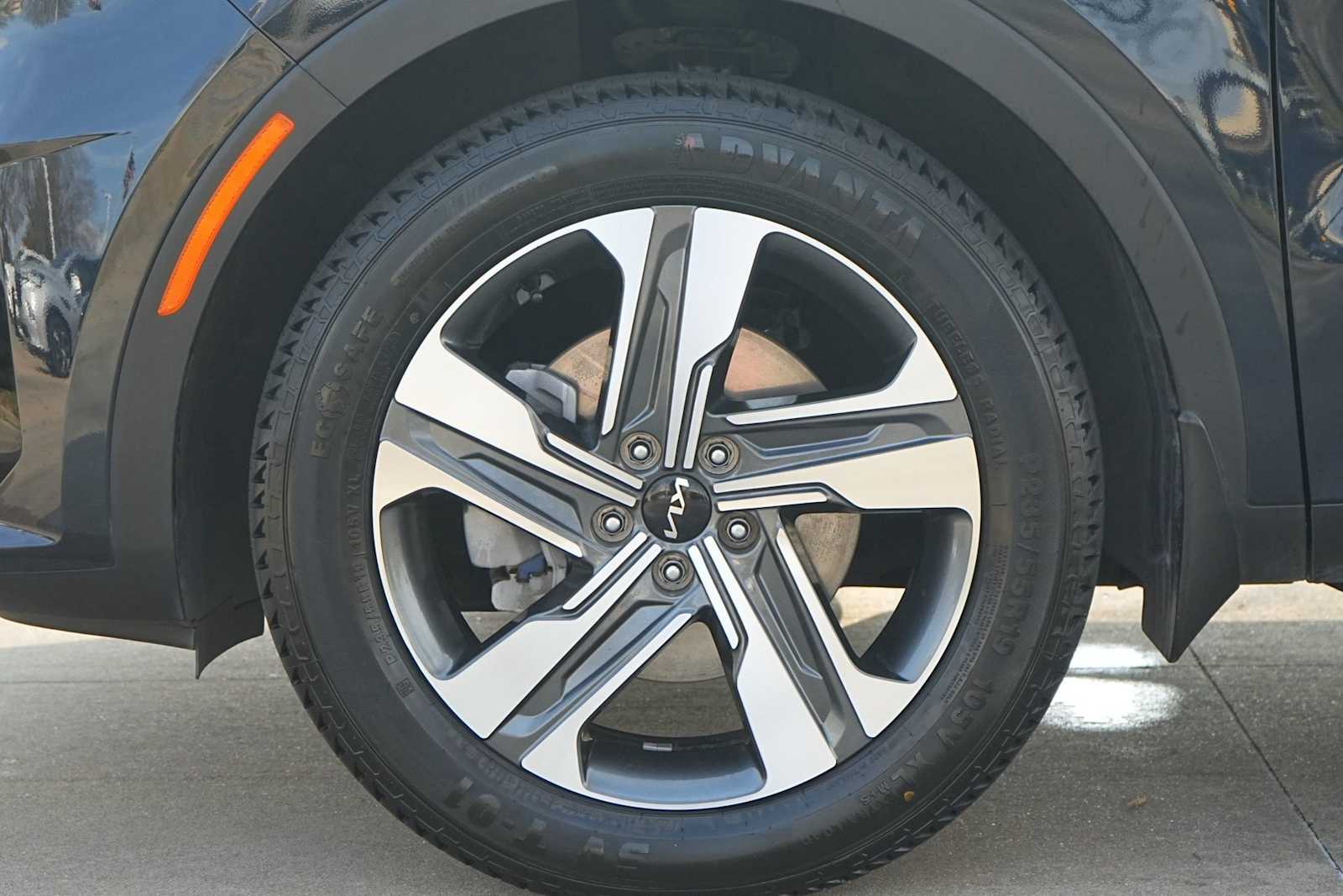 Thumbnail: 2023 Kia Sorento - 7