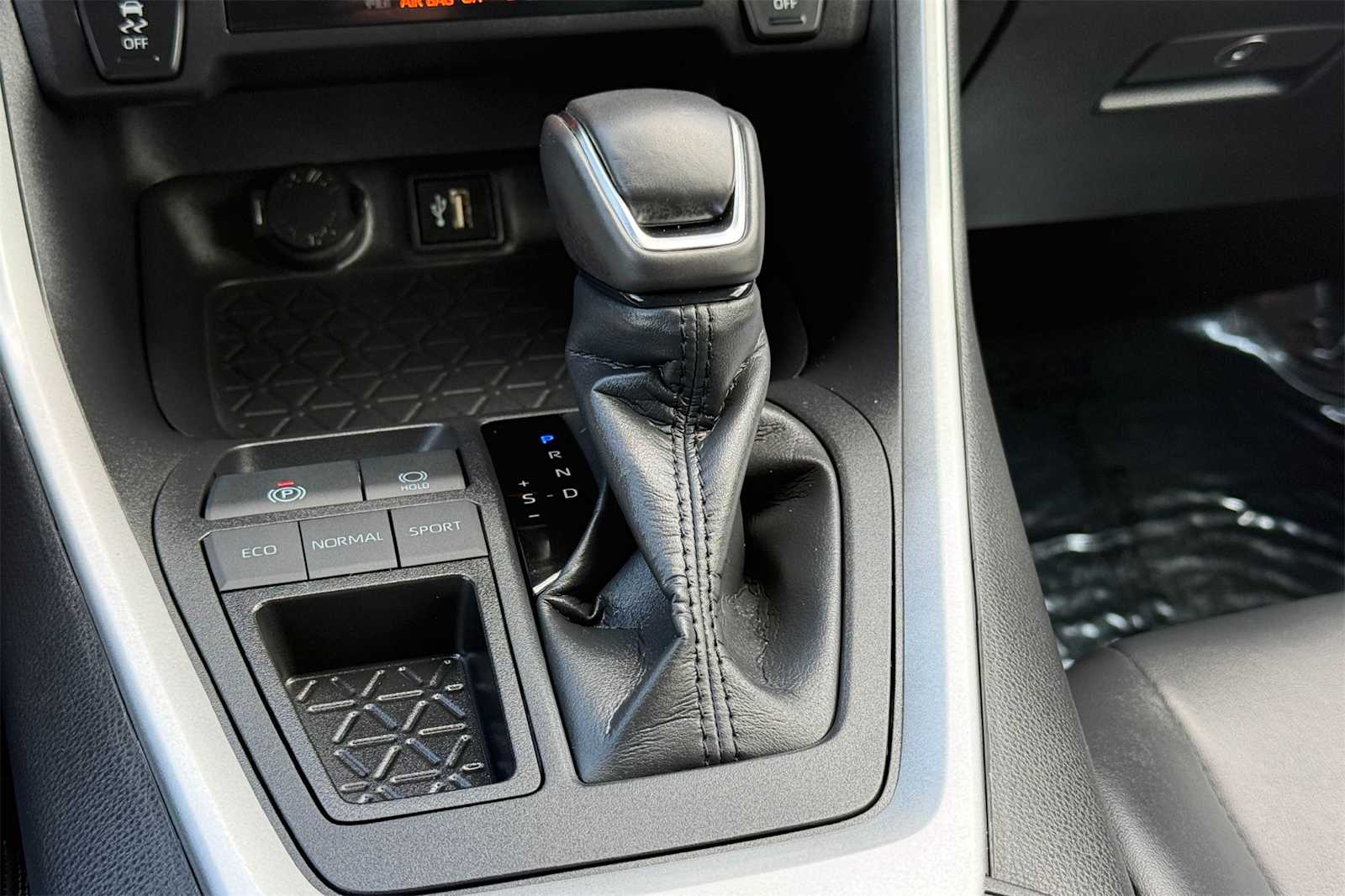 Thumbnail: 2025 Toyota RAV4 - 17