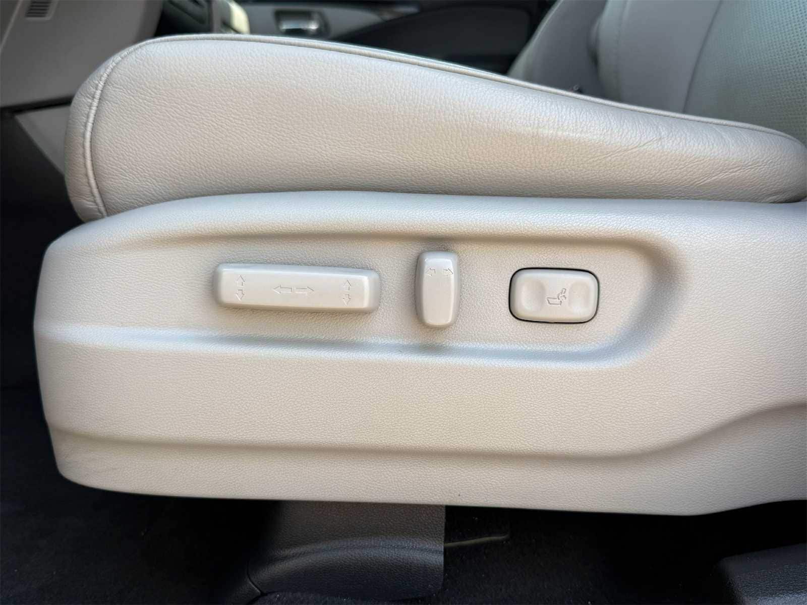 Thumbnail: 2018 Honda Pilot - 24