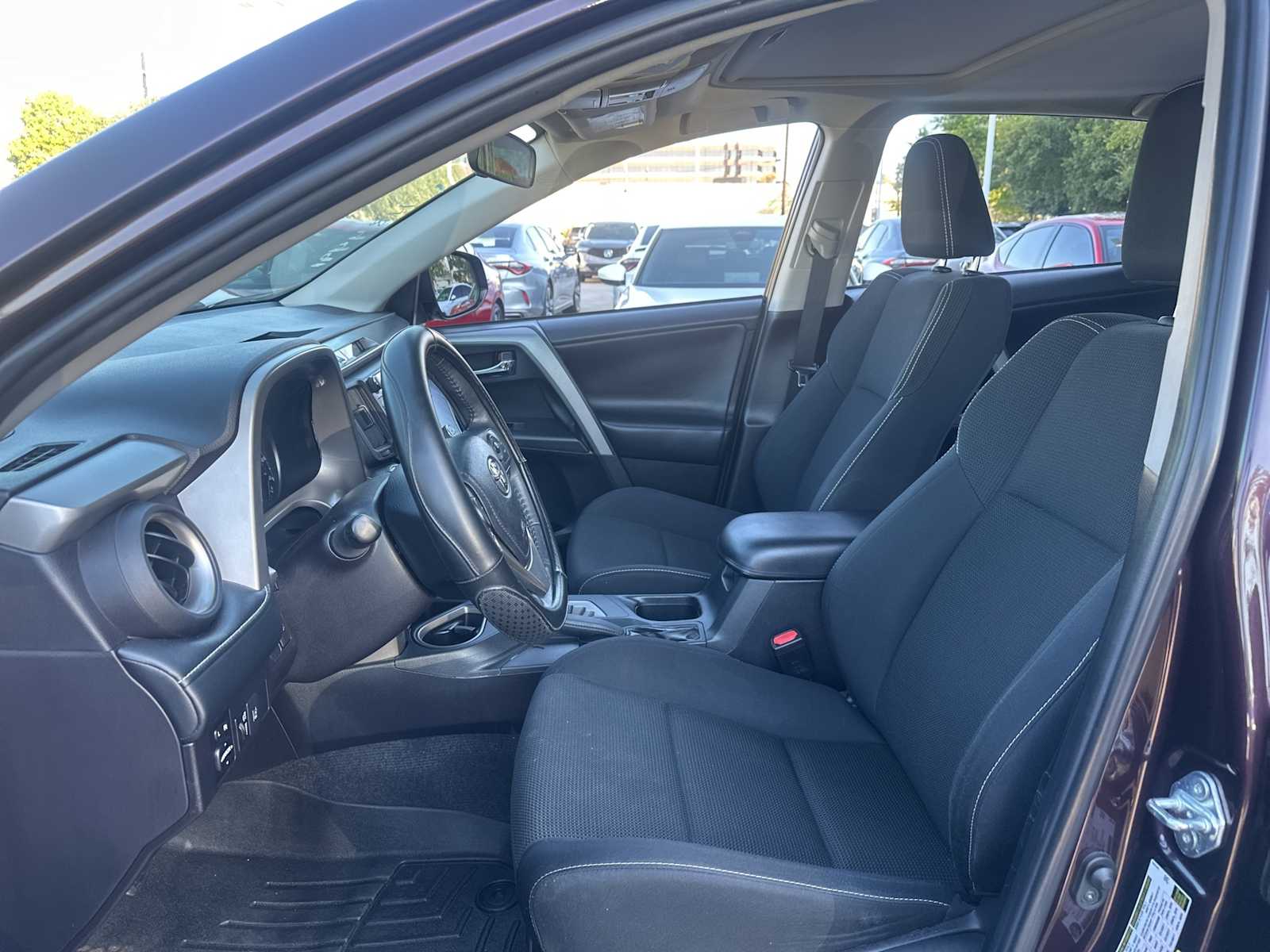 Thumbnail: 2018 Toyota RAV4 - 9