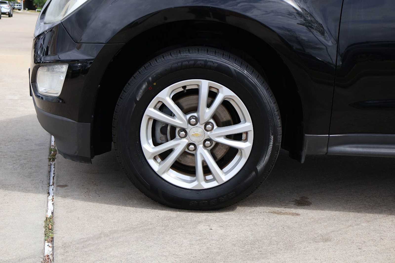 Thumbnail: 2017 Chevrolet Equinox - 8