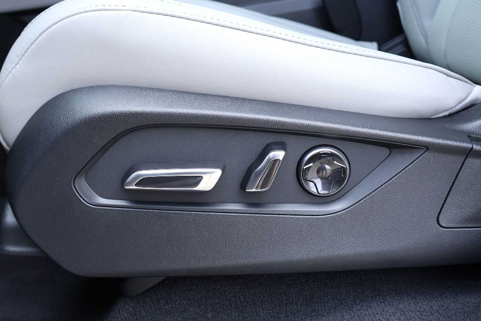 Thumbnail: 2026 Acura MDX - 24