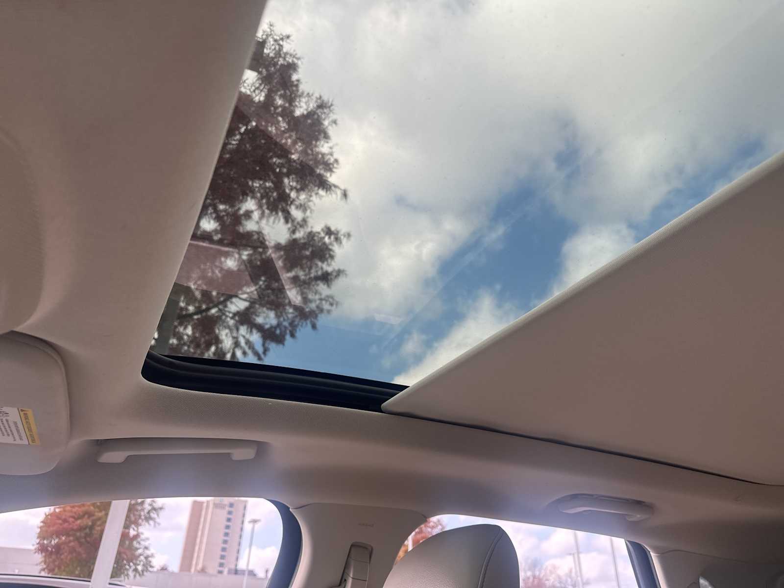 Thumbnail: 2017 Ford Edge - 16