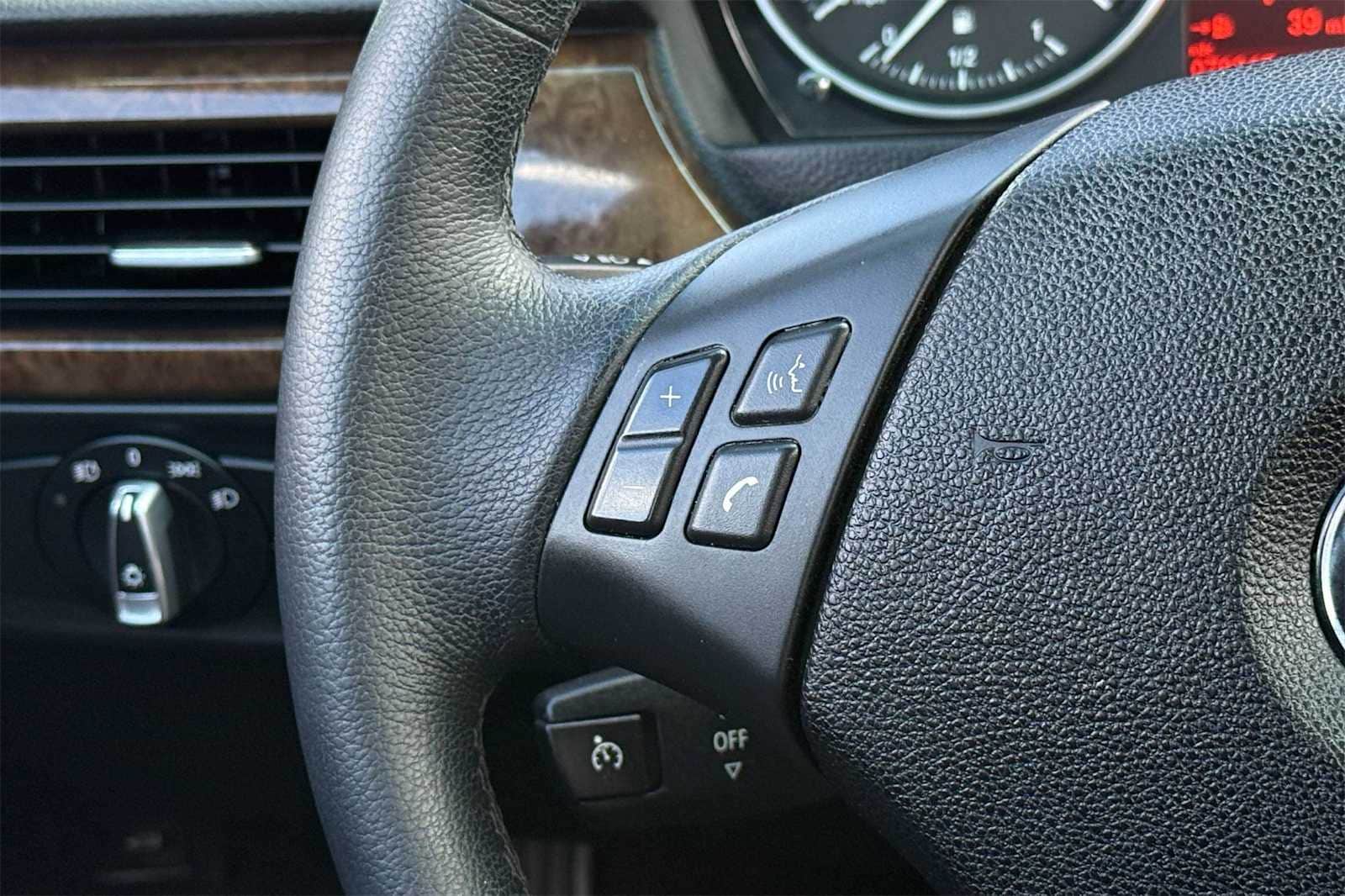 Thumbnail: 2010 BMW 3 Series - 22