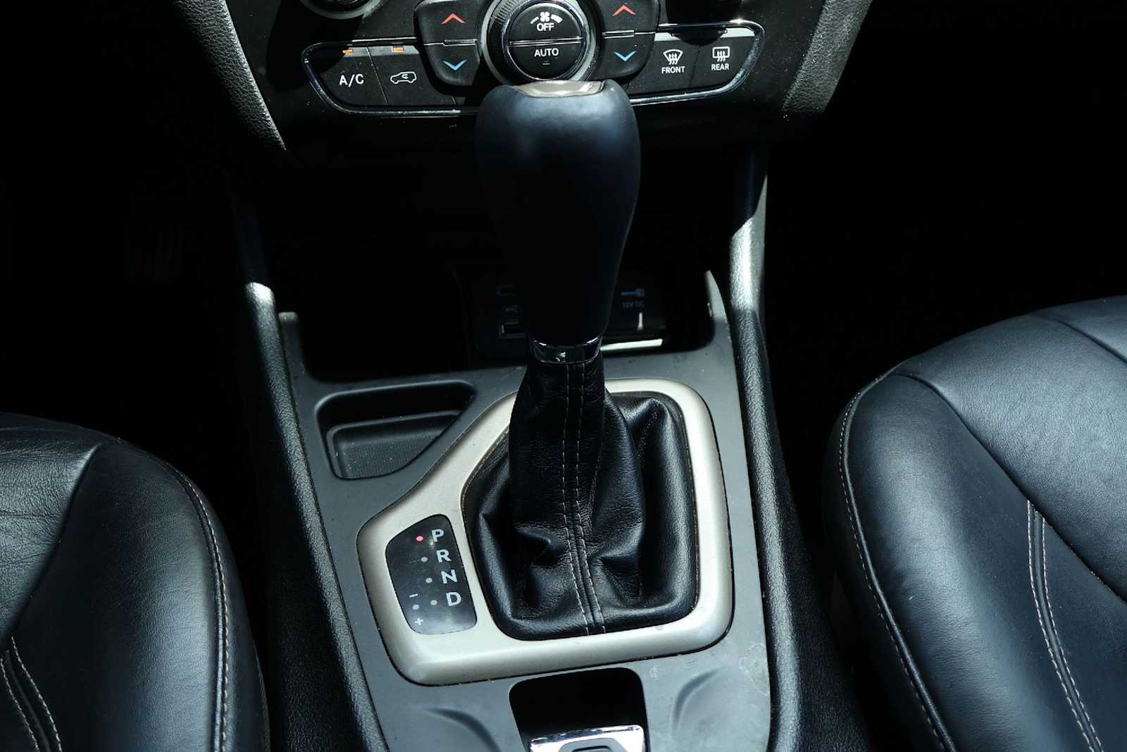 Thumbnail: 2014 Jeep Cherokee - 17