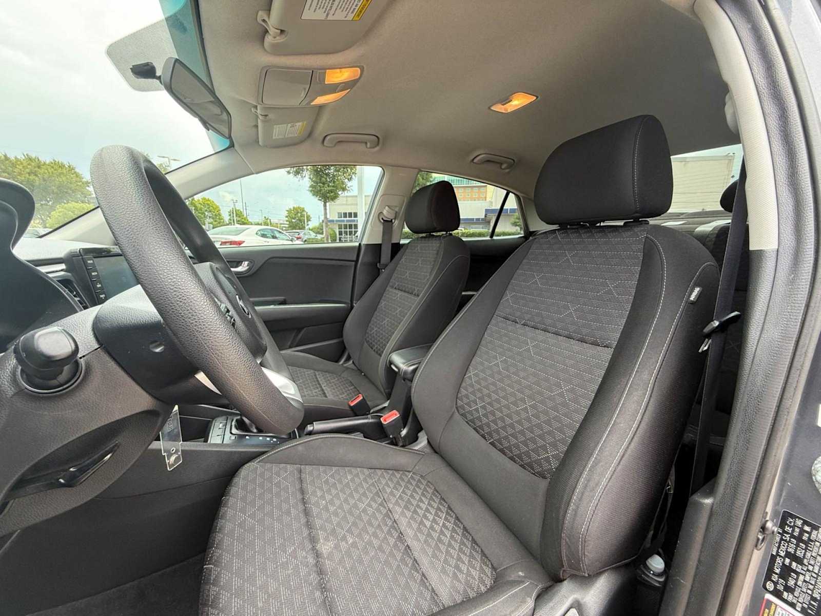 Thumbnail: 2020 Kia Rio - 11