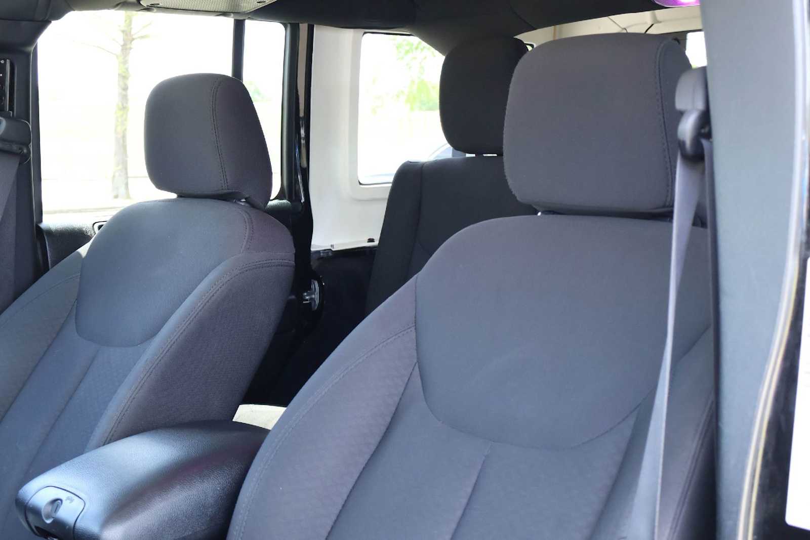 Thumbnail: 2016 Jeep Wrangler - 11