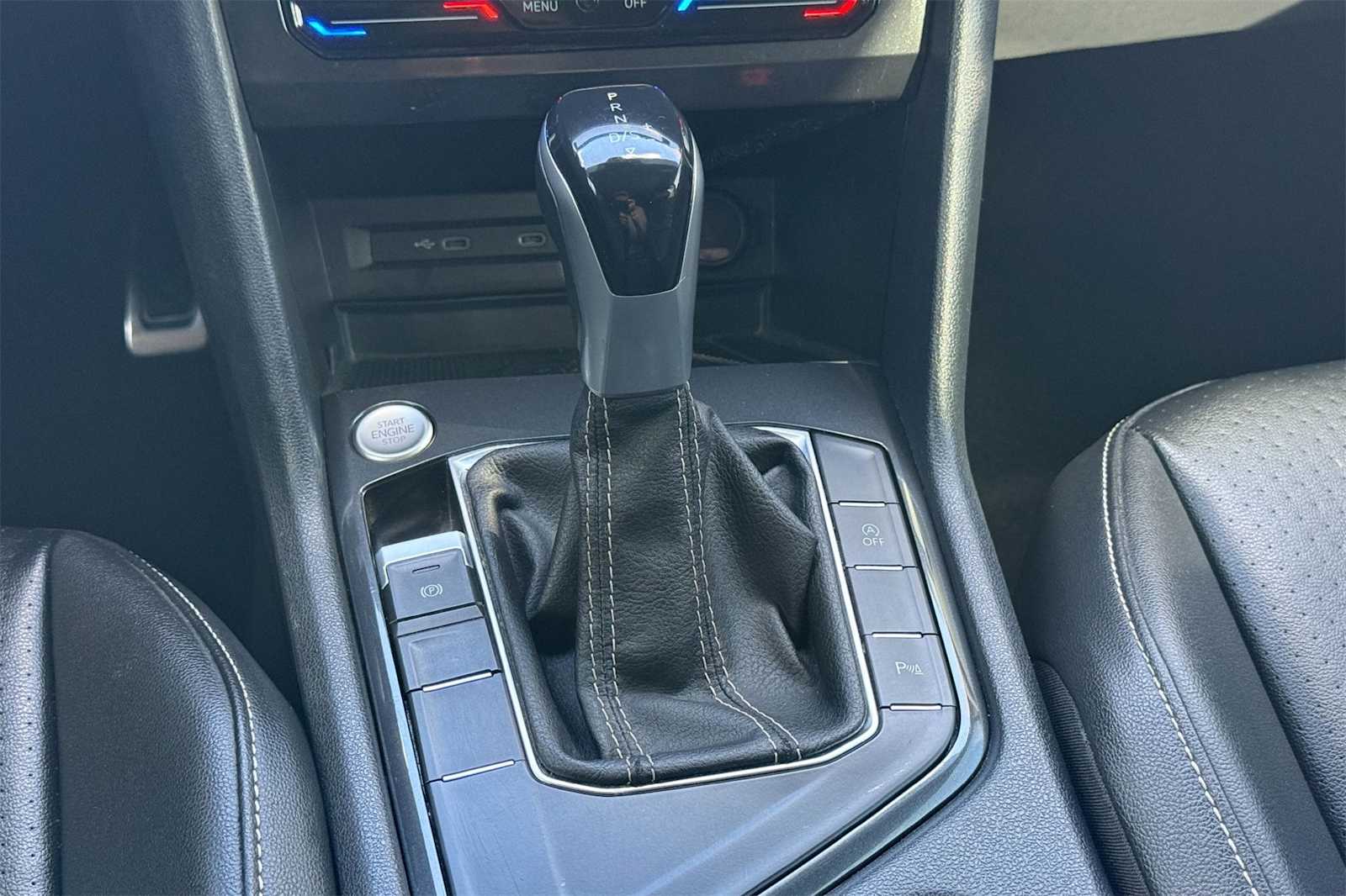 Thumbnail: 2022 Volkswagen Tiguan - 17